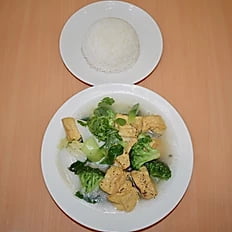C13. Vegetarian Rice Dish w Mixed Stir Veggie & Fried Tofu