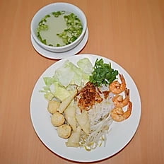 H13. Dried Rice Seafood Noodle – Fried Shrimp, Fried Calamari and Fried Fishball w Soup on the Side
