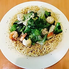 H15. Crispy Egg Noodle w Seafood, Shrimp, Calamari, Fish Ball & Mixed Vegetable