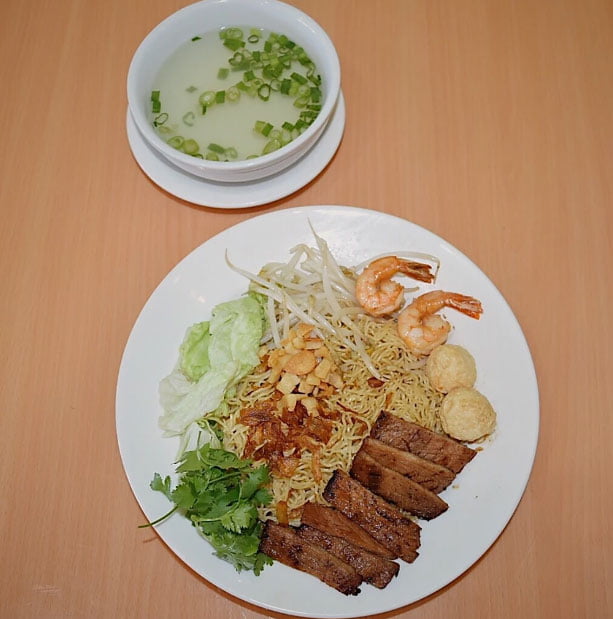 H2. Dried Egg Noodle w Combination of Charbroiled Pork, Fried Shrimp, Fried Fish Balls w Soup on the Side
