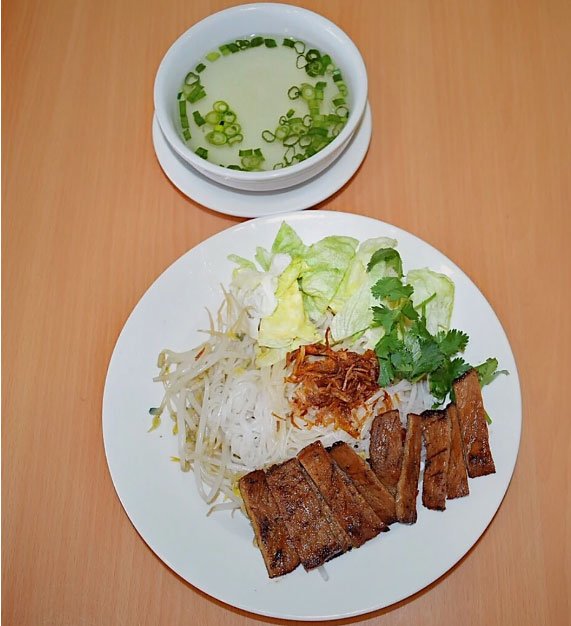 H3. Dried Rice Noodle, Charbroiled Pork w Soup on the Side