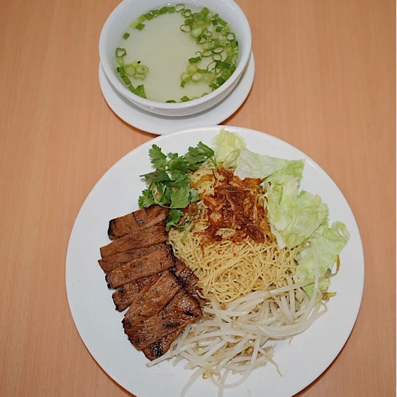 H6. Dried Egg Noodle, Charbroiled Pork w Soup on the Side