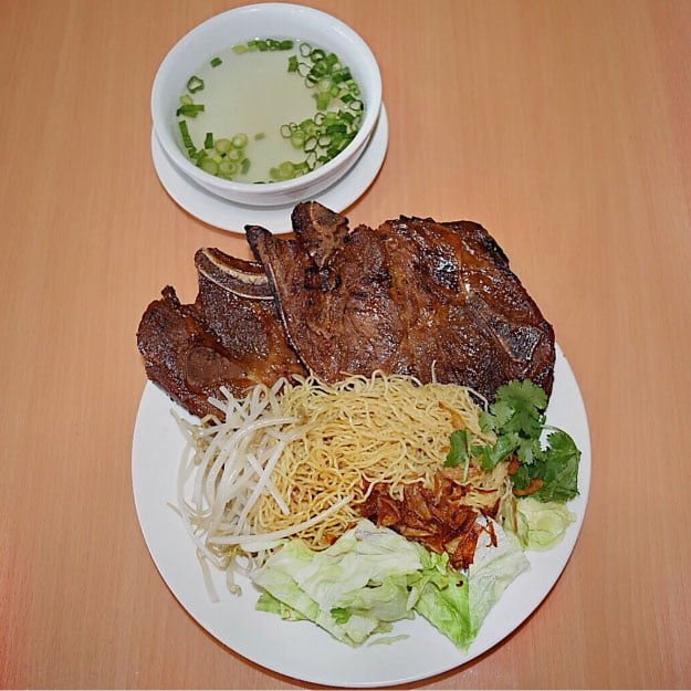 H7. Dried Egg Noodle, Charbroiled Pork Chop & Soup on the Side