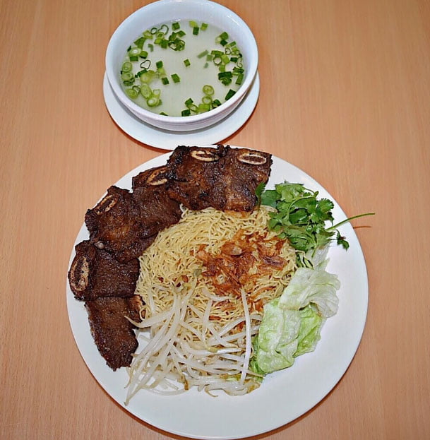 H8. Dried Egg Noodle, Charbroiled Short Rib Beef w Soup on the Side