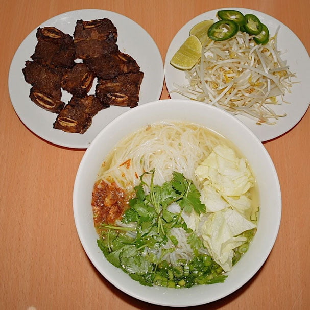 N14. Rice Noodle Soup w Charbroiled Short Rib Beef