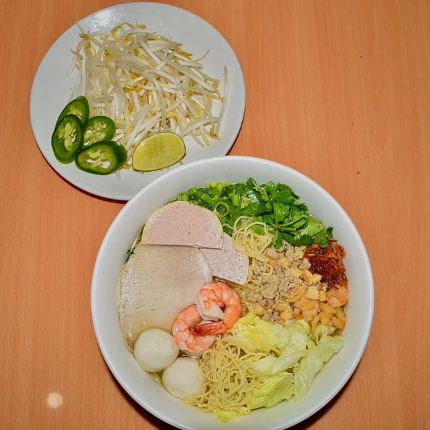 N2. Egg Noodle Soup w Shrimp, Lean Pork, Fish Balls, Vietnamese Ham & Ground Pork