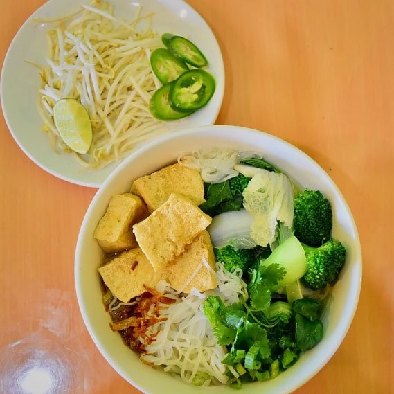 N24. Rice Noodle Soup w Fried Tofu & Mixed Vegetable
