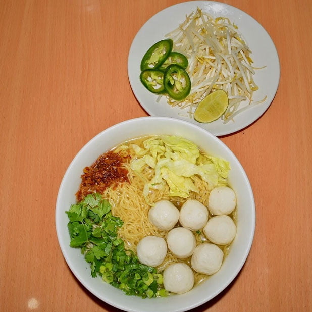 N8. Egg Noodle Soup w Fishballs